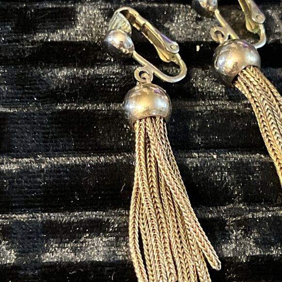 Vintage TARA Silvertone & Goldtone Tassel Clip On Earrings Classic Elegance - Picture 2 of 7